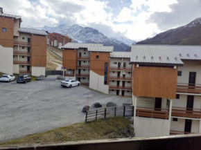 Studio avec balcon sud et mezzanine. Les Menuires